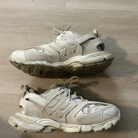 Balenciaga tracks size 47